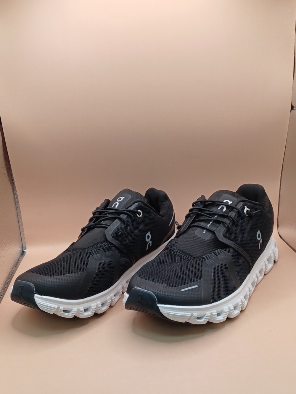 NWOB On Cloud 6 Womens Sneakers-Black/White Size 8.5 US 3WF10060299